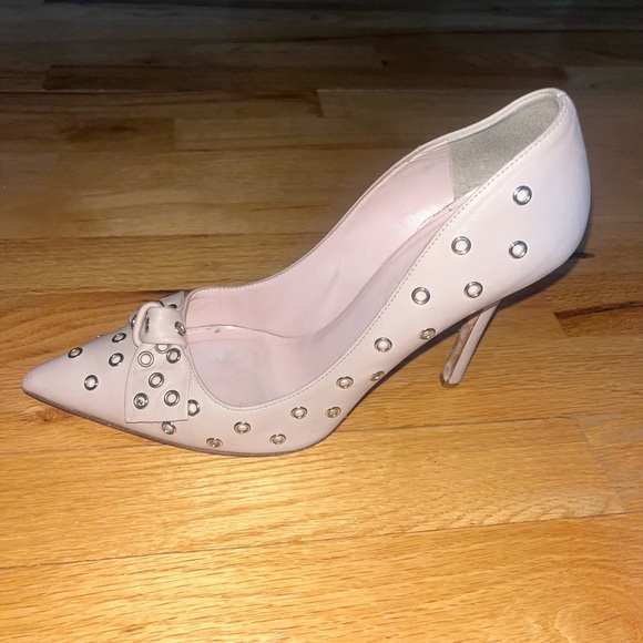 Kate Spade Blush New York Women's Lia Grommet Leather Bow Pumps, size 9 - Picture 2 of 10